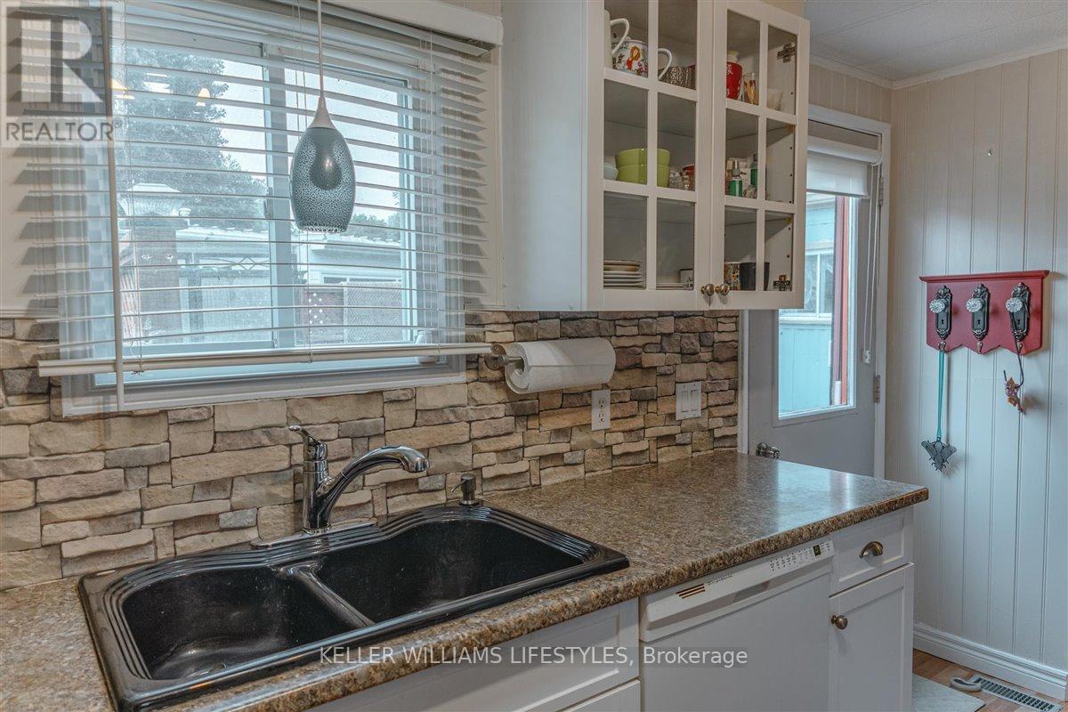 239 Southwind Court, Lambton Shores, Ontario  N0M 1T0 - Photo 16 - X8427064