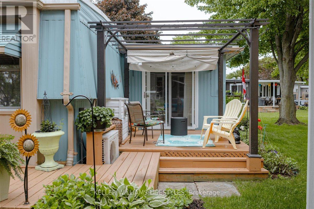 239 Southwind Court, Lambton Shores, Ontario  N0M 1T0 - Photo 4 - X8427064