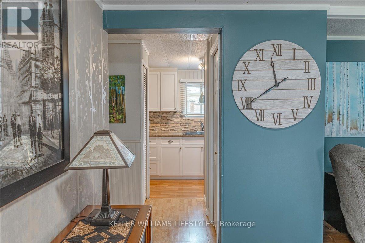 239 Southwind Court, Lambton Shores, Ontario  N0M 1T0 - Photo 5 - X8427064