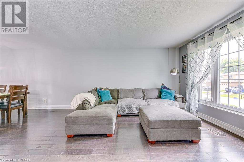 2230 Manchester Drive, Burlington, Ontario  L7P 3W2 - Photo 7 - 40603263