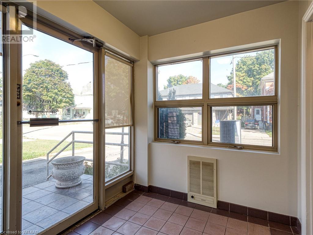 590 Adelaide Street, Woodstock, Ontario  N4S 4B9 - Photo 8 - 40603694