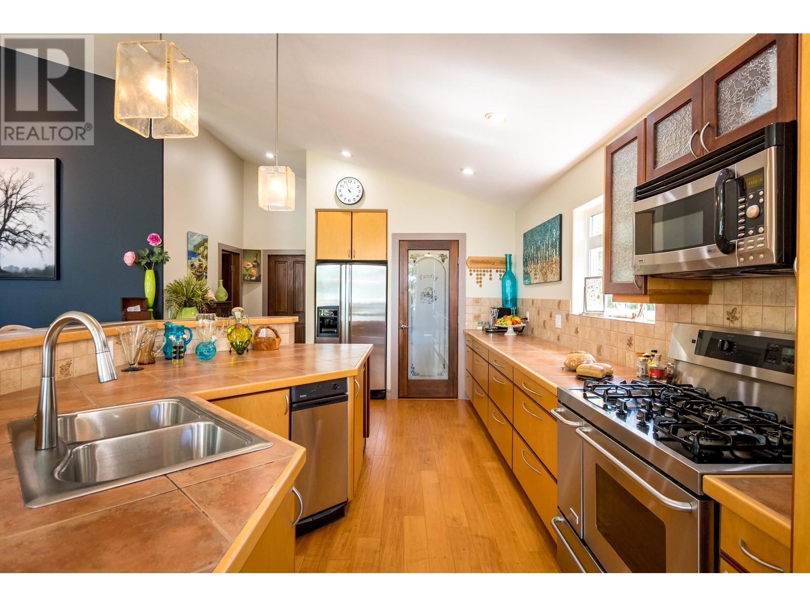 4224 Packalen Boulevard, Garden Bay, British Columbia  V0N 1S1 - Photo 11 - R2892255