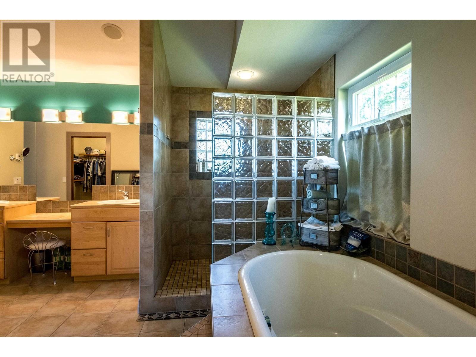 4224 Packalen Boulevard, Garden Bay, British Columbia  V0N 1S1 - Photo 24 - R2892255
