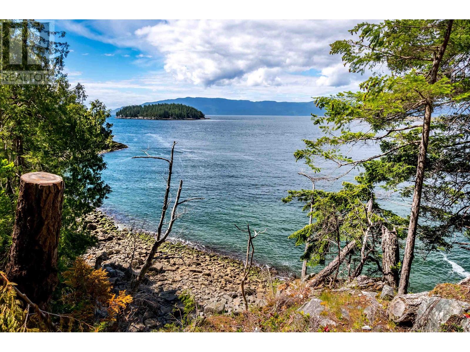 4224 Packalen Boulevard, Garden Bay, British Columbia  V0N 1S1 - Photo 2 - R2892255