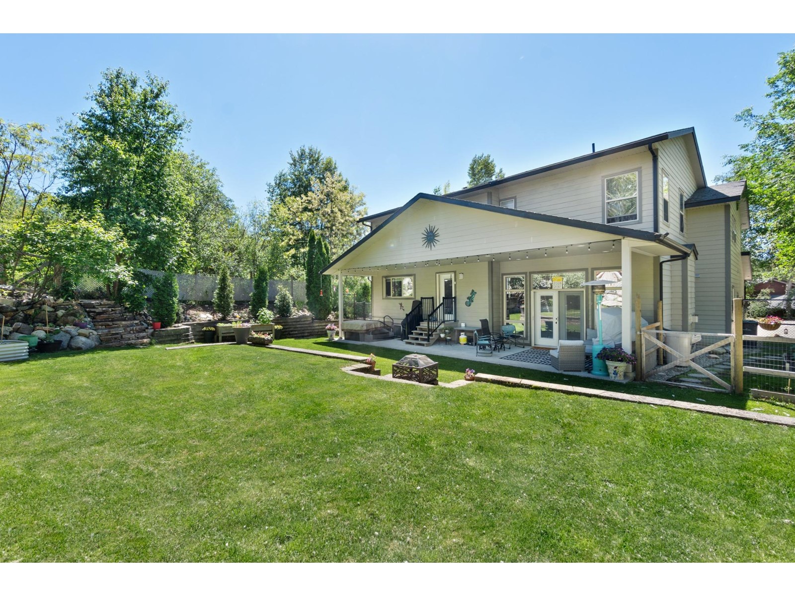 1371 37th Street, Castlegar, British Columbia  V1N 3N2 - Photo 3 - 2477636