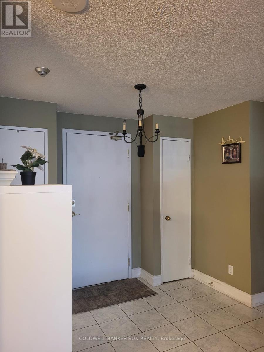 2015 - 155 Hillcrest Avenue, Mississauga (Cooksville), Ontario  L5B 3Z2 - Photo 2 - W8429896