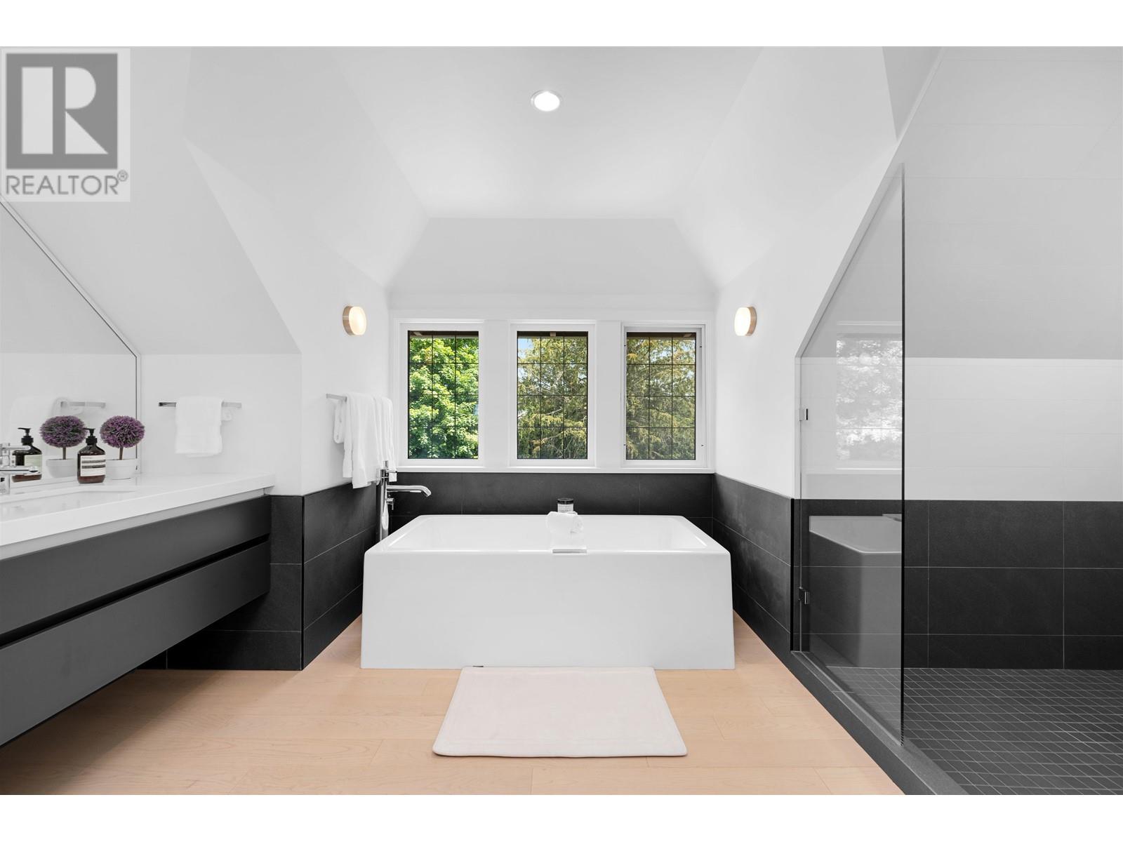 Listing Picture 19 of 40 : 2106 SW MARINE DRIVE, Vancouver / 溫哥華 - 魯藝地產 Yvonne Lu Group - MLS Medallion Club Member