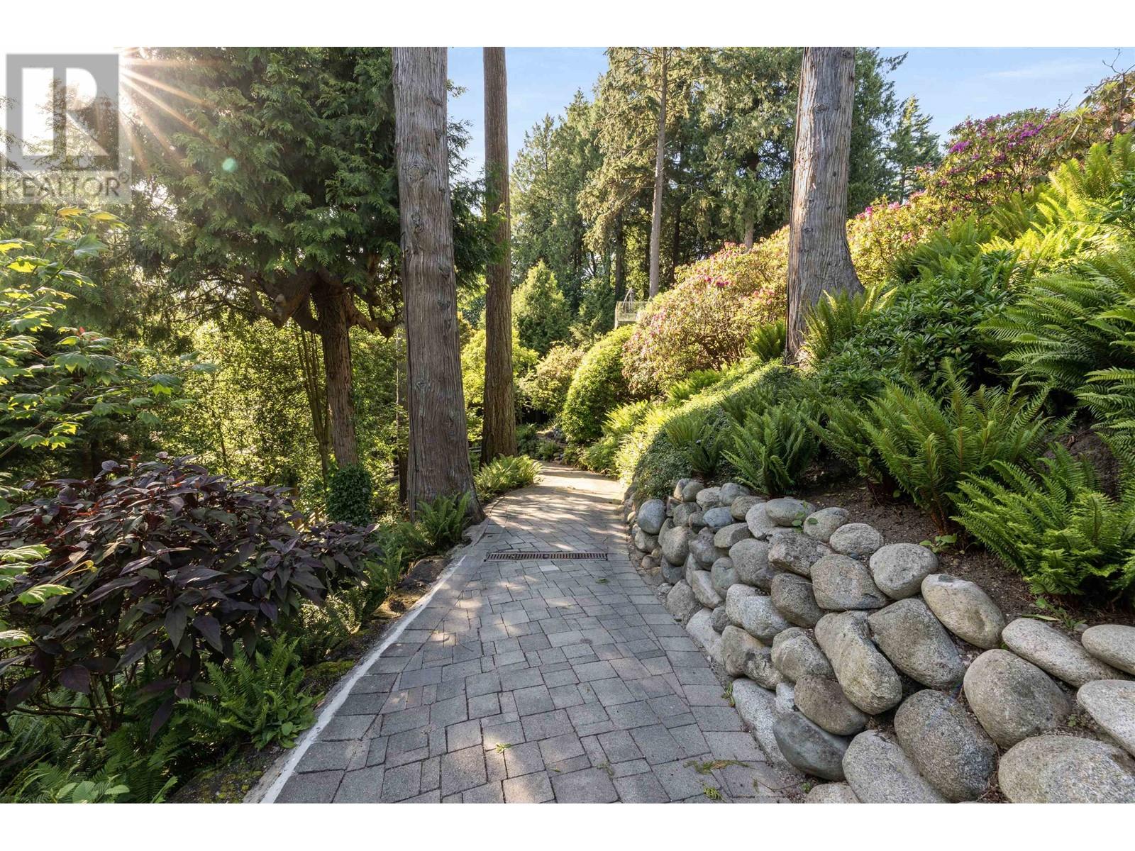Listing Picture 36 of 40 : 2106 SW MARINE DRIVE, Vancouver / 溫哥華 - 魯藝地產 Yvonne Lu Group - MLS Medallion Club Member