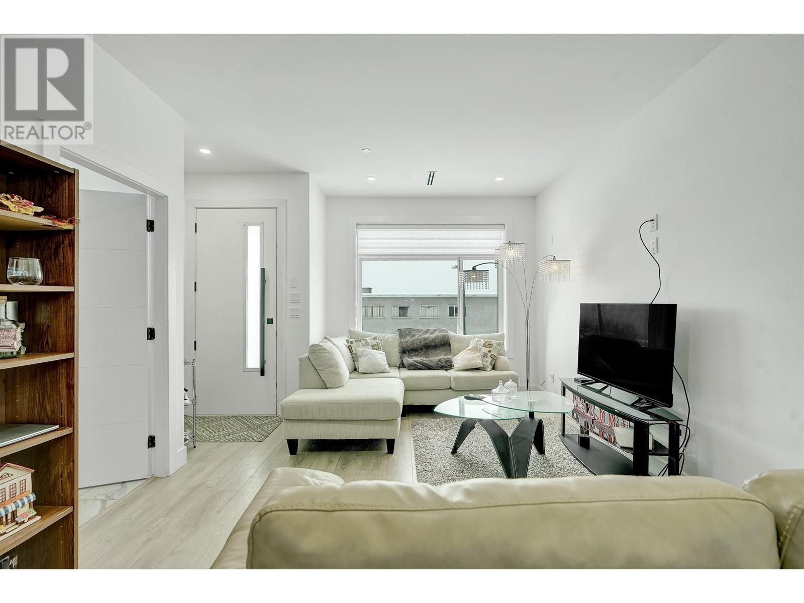 1421 E 62nd Avenue, Vancouver, British Columbia  V5N 1B7 - Photo 3 - R2891117