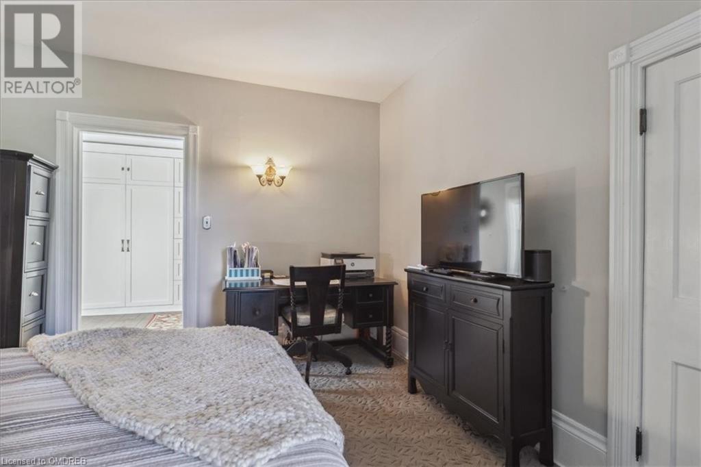 Image of property at 585 DUNDAS Street E