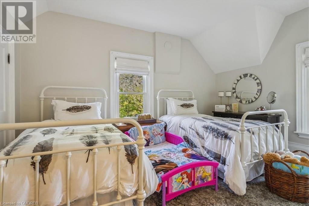 Image of property at 585 DUNDAS Street E