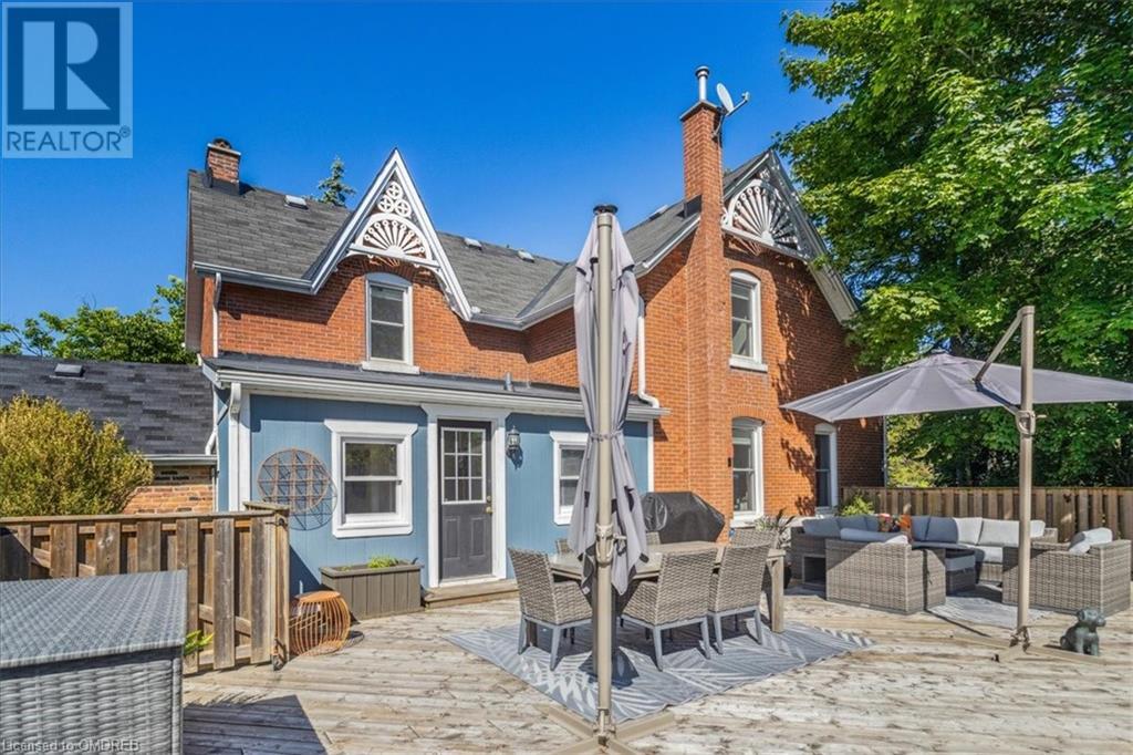 Image of property at 585 DUNDAS Street E