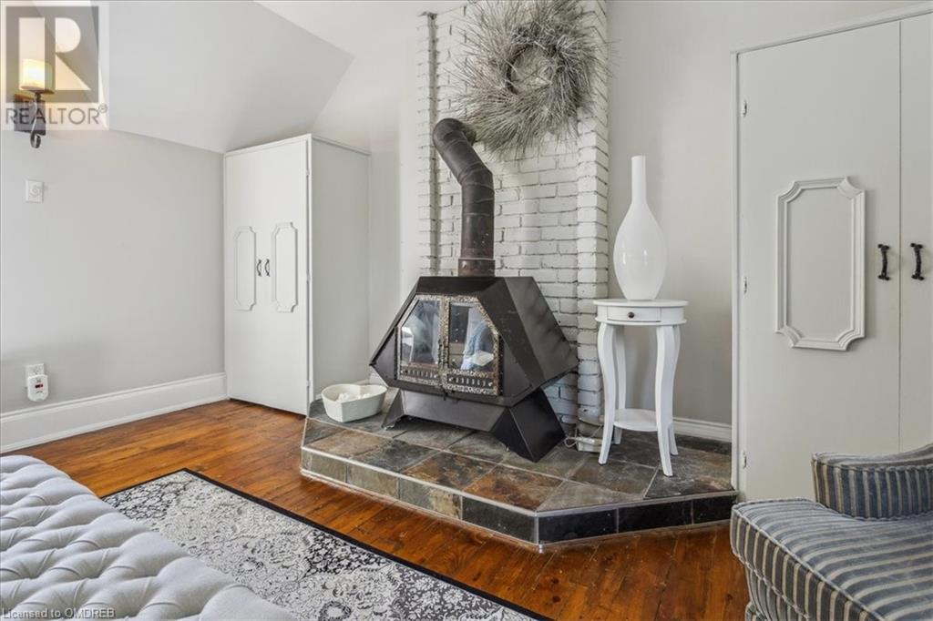 Image of property at 585 DUNDAS Street E