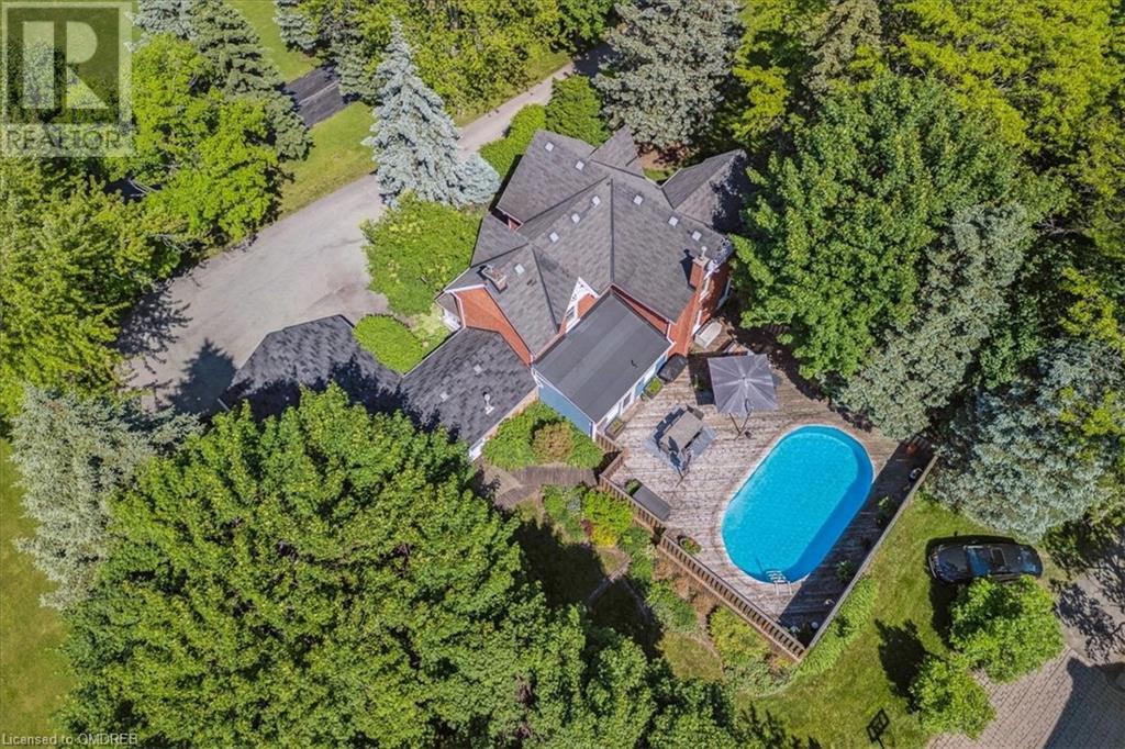 Image of property at 585 DUNDAS Street E