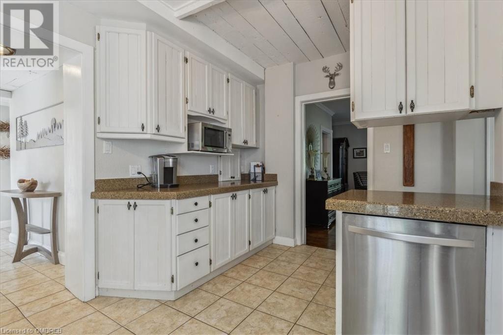 Image of property at 585 DUNDAS Street E