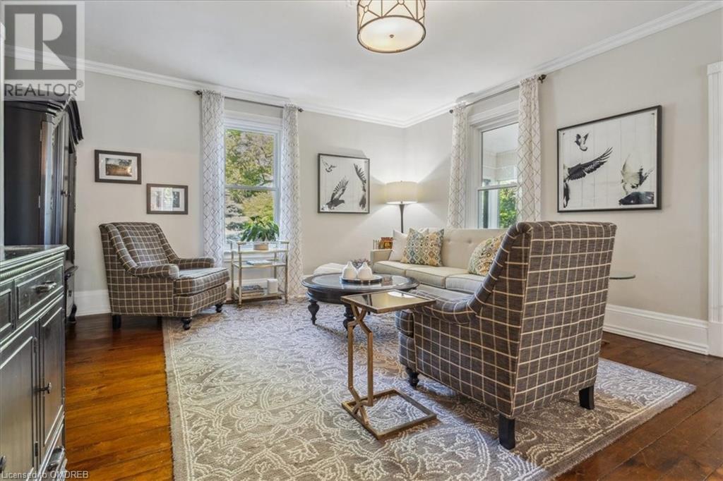 Image of property at 585 DUNDAS Street E