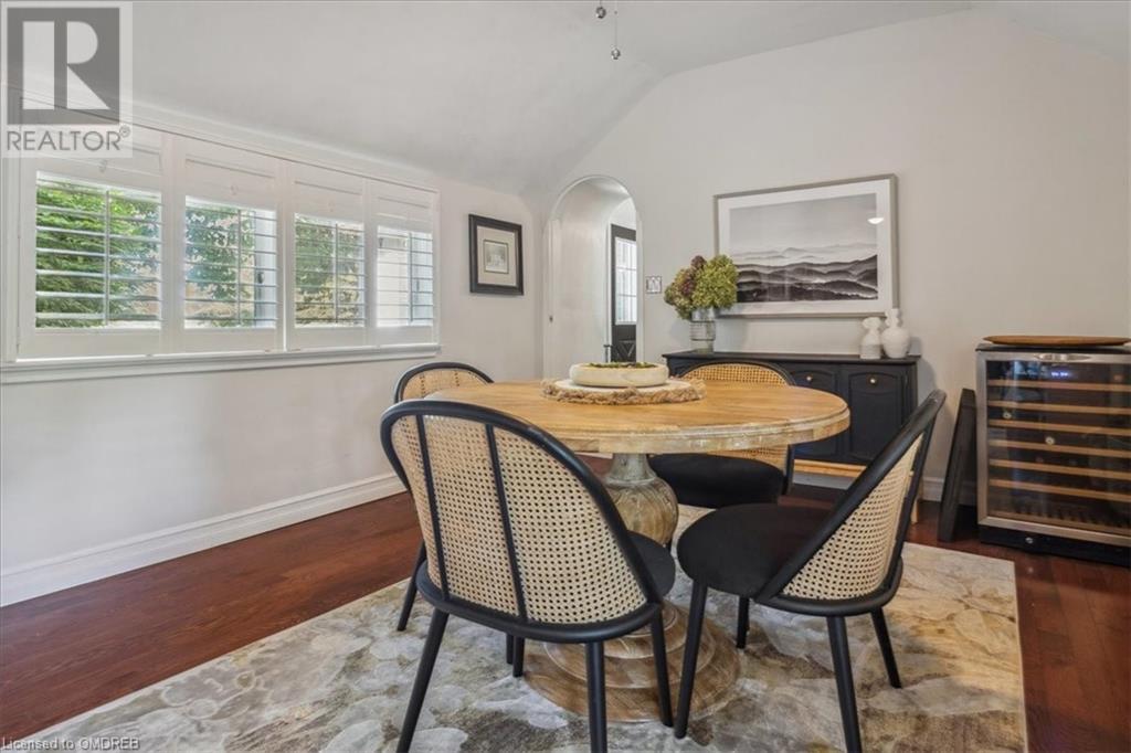 Image of property at 585 DUNDAS Street E