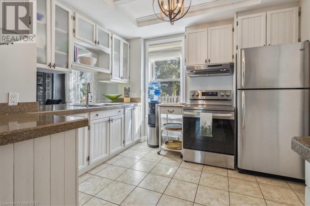 Image of property at 585 DUNDAS Street E