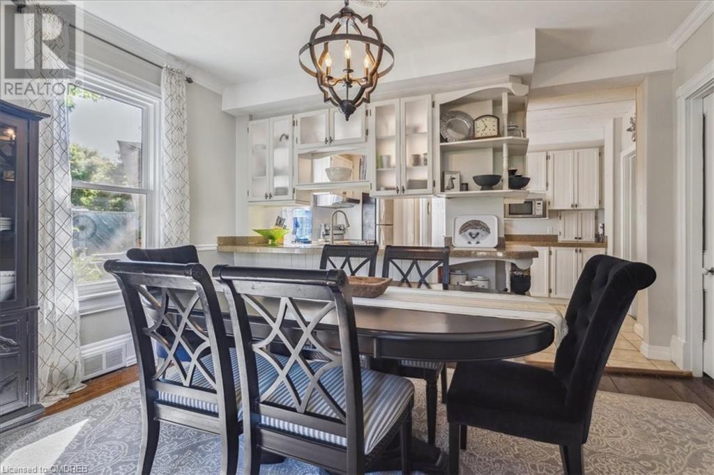 Image of property at 585 DUNDAS Street E