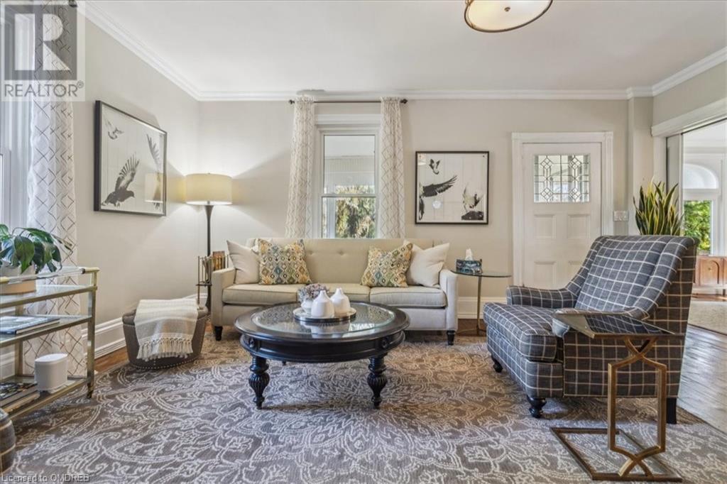 Image of property at 585 DUNDAS Street E