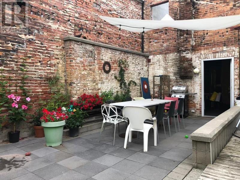 32-34 KING STREET W, brockville, Ontario