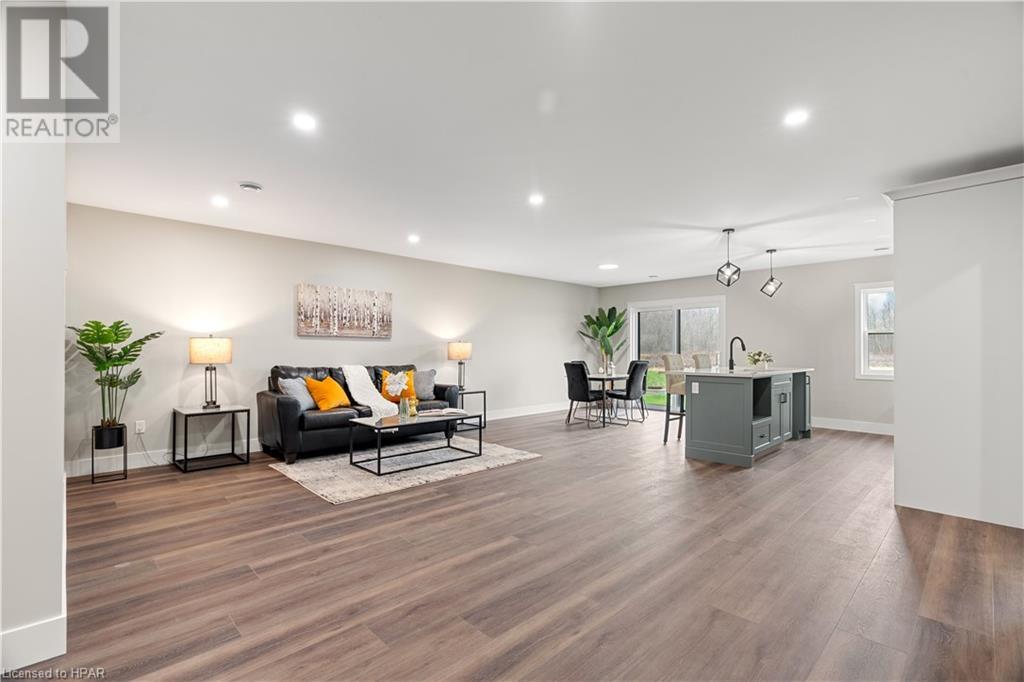 137 Victoria Avenue E, Crediton, Ontario  N0M 1M0 - Photo 14 - 40603708