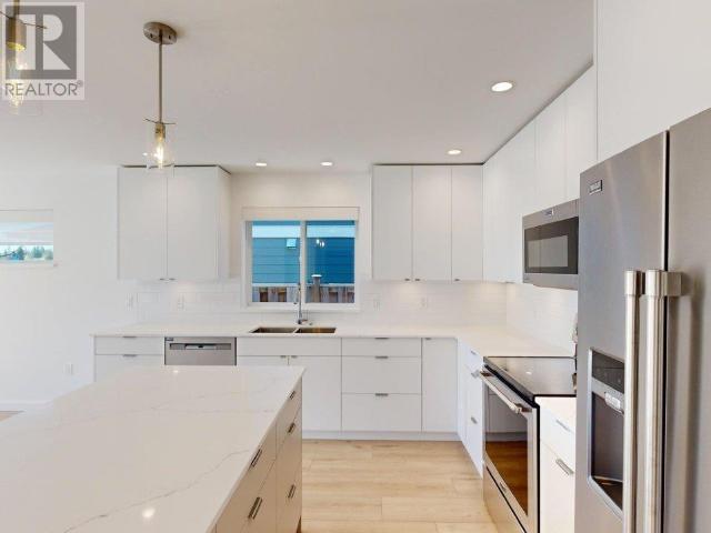 Property at 7271 EDGEHILL CRESCENT image 4