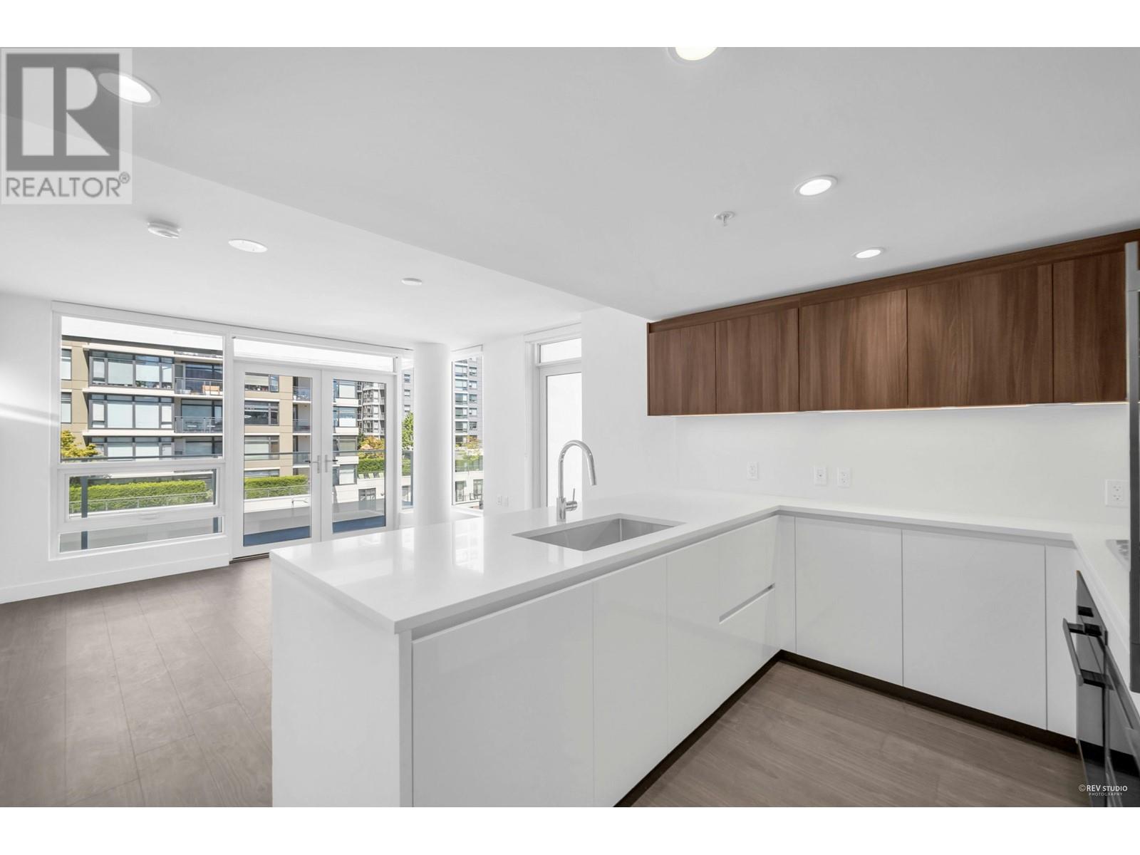Listing Picture 2 of 2 : 519 6328 NO. 3 ROAD, Richmond / 烈治文 - 魯藝地產 Yvonne Lu Group - MLS Medallion Club Member