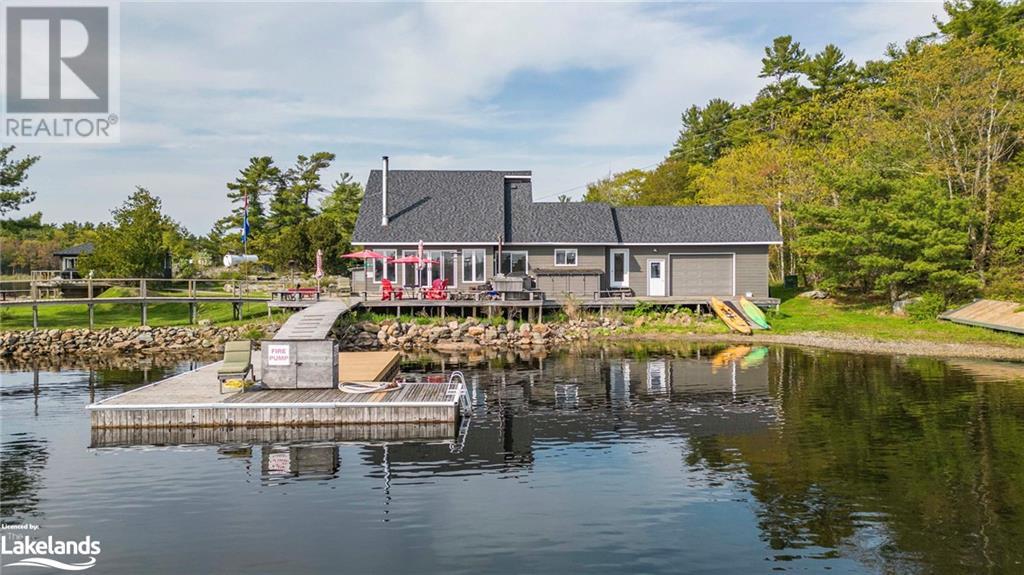 B55-19 MOON Island, the archipelago, Ontario