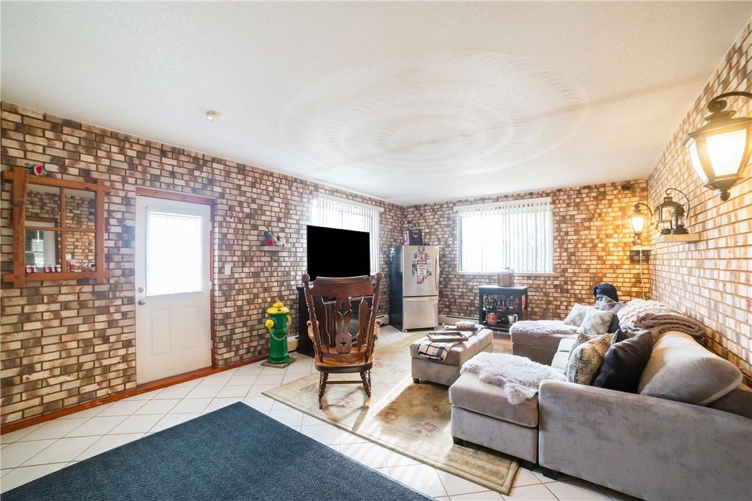 1239 Westbrook Rd Road, Hamilton, Ontario  L0R 1E0 - Photo 18 - H4196713