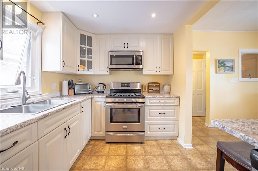 692 Lakeshore Road, Fort Erie, Ontario  L2A 1C1 - Photo 11 - 40599205