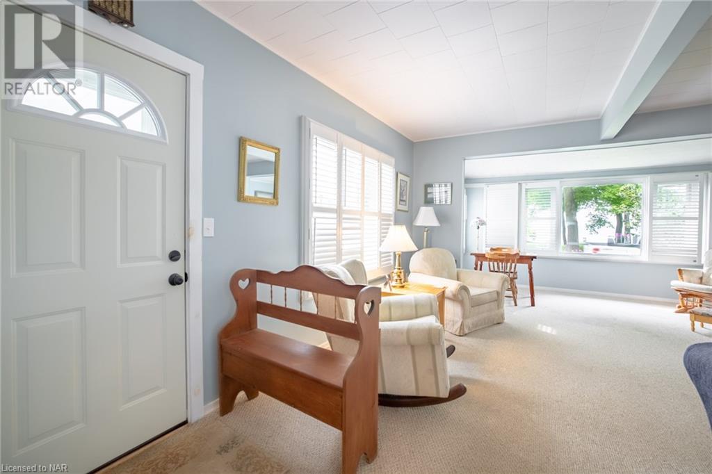 692 Lakeshore Road, Fort Erie, Ontario  L2A 1C1 - Photo 4 - 40599205