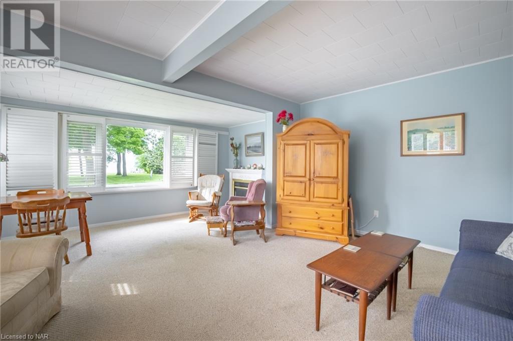 692 Lakeshore Road, Fort Erie, Ontario  L2A 1C1 - Photo 5 - 40599205