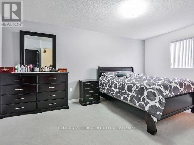 17 Pathmaster Road, Brampton (Bram East), Ontario  L6P 2G9 - Photo 5 - W8436418