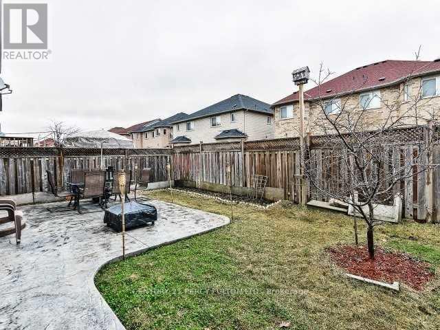 17 Pathmaster Road, Brampton (Bram East), Ontario  L6P 2G9 - Photo 6 - W8436418