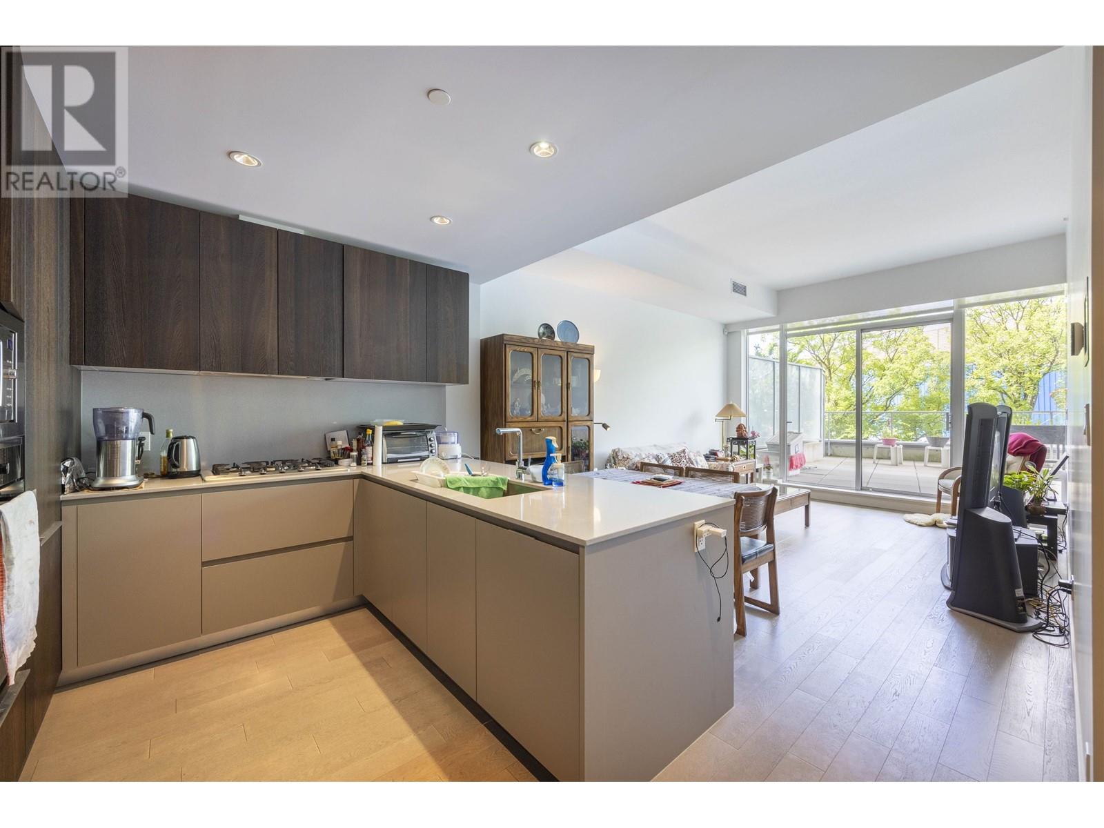 Listing Picture 4 of 27 : 206 6622 PEARSON WAY, Richmond / 烈治文 - 魯藝地產 Yvonne Lu Group - MLS Medallion Club Member