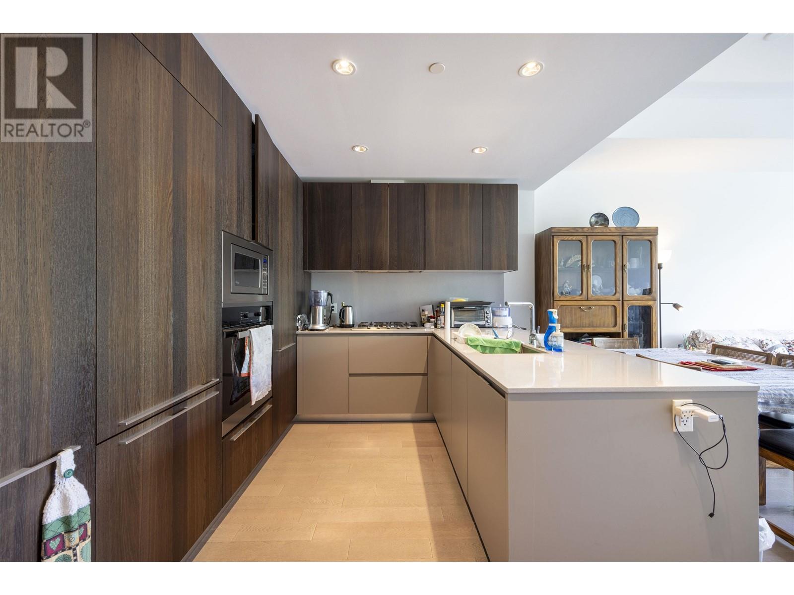 Listing Picture 3 of 27 : 206 6622 PEARSON WAY, Richmond / 烈治文 - 魯藝地產 Yvonne Lu Group - MLS Medallion Club Member