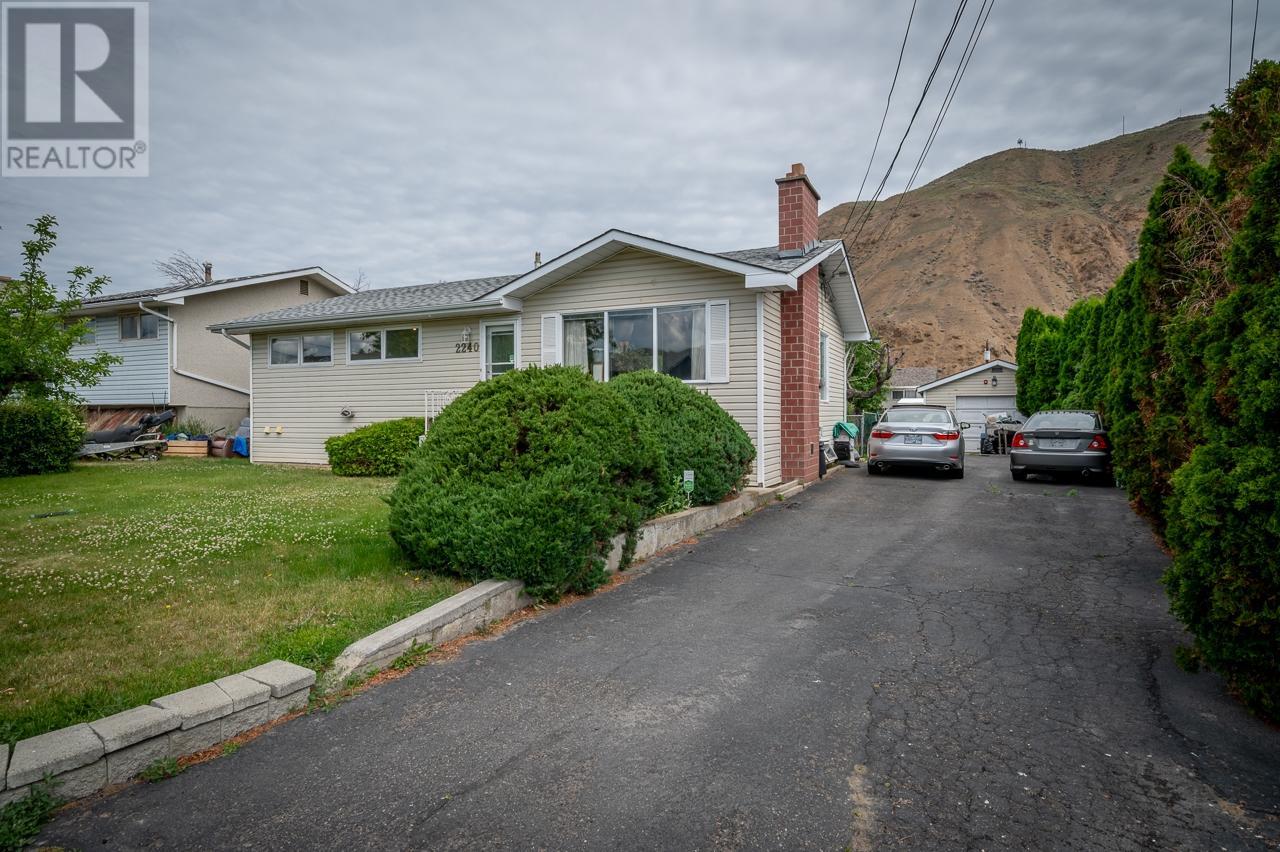2240 BONNIE PLACE, kamloops, British Columbia