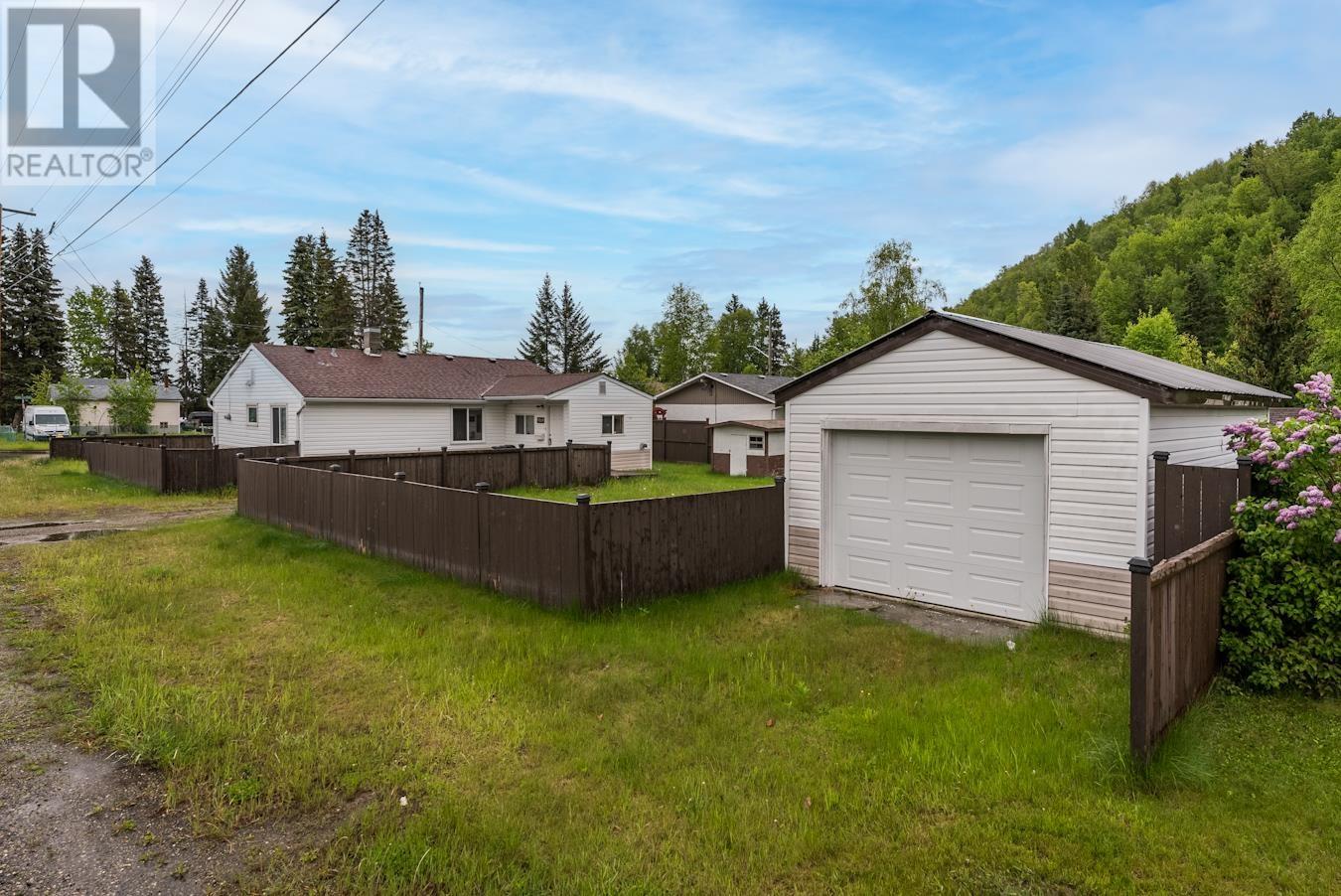 3013 FERRY AVENUE, prince george, British Columbia V2N1L4