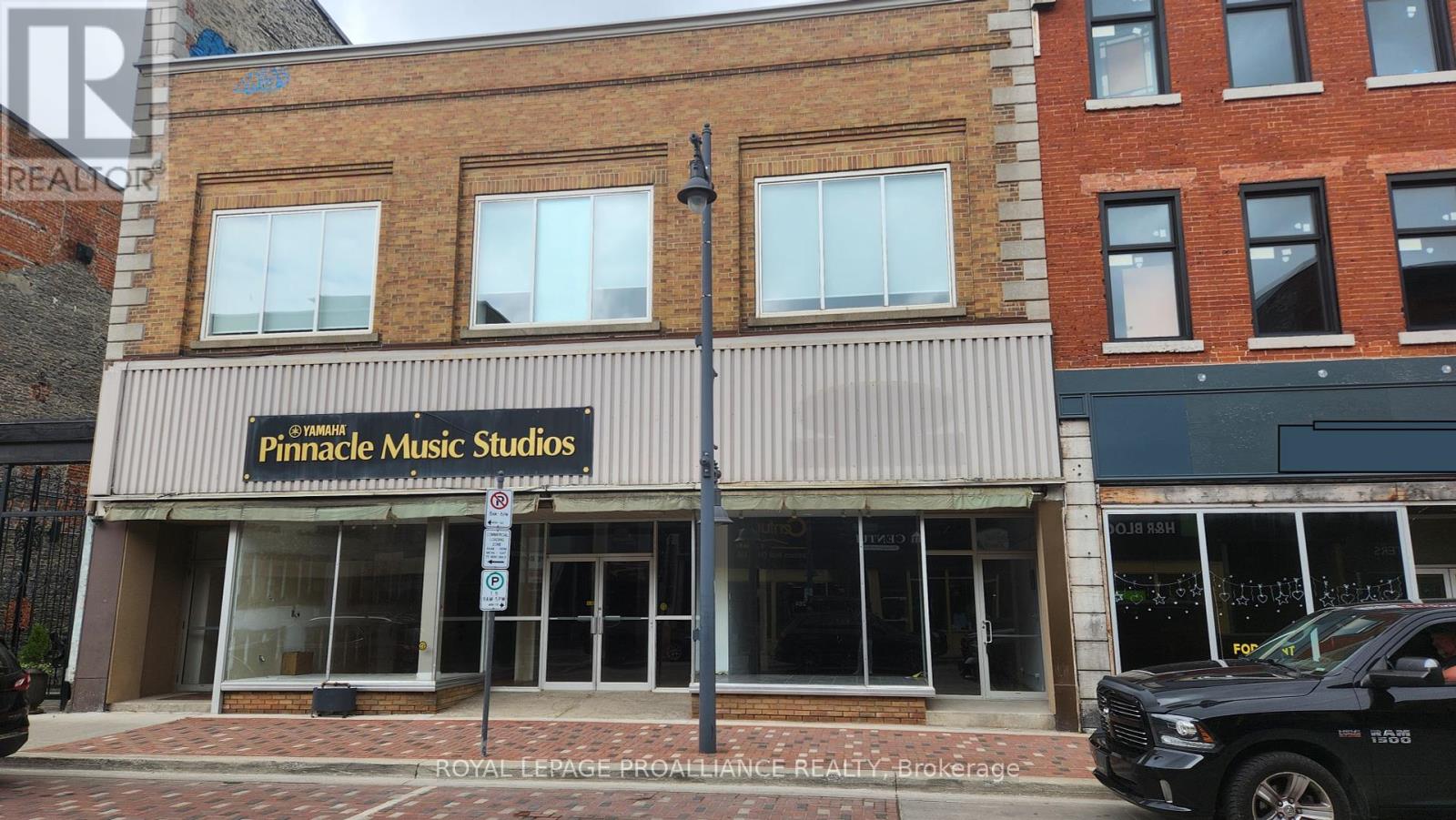 261 Front Street, Belleville, Ontario  K8N 2Z6 - Photo 2 - X8438378