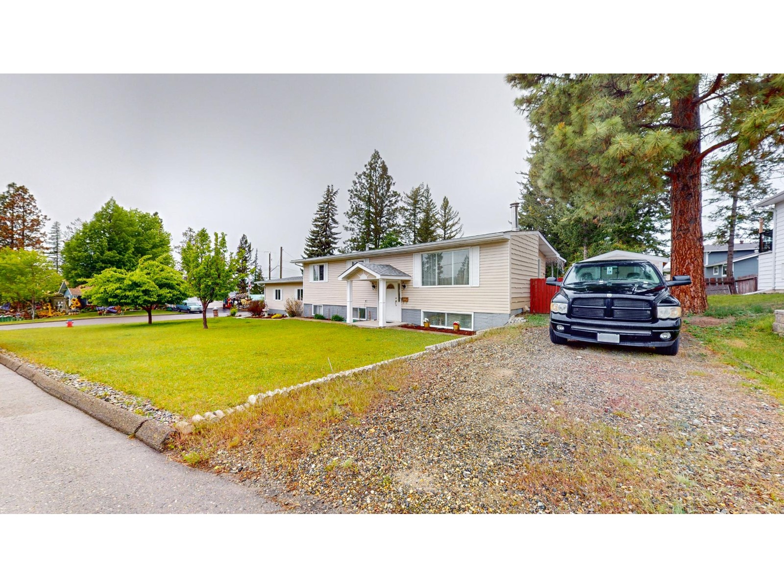 816 29th Avenue S, Cranbrook, British Columbia V1C 4R1 (27038714