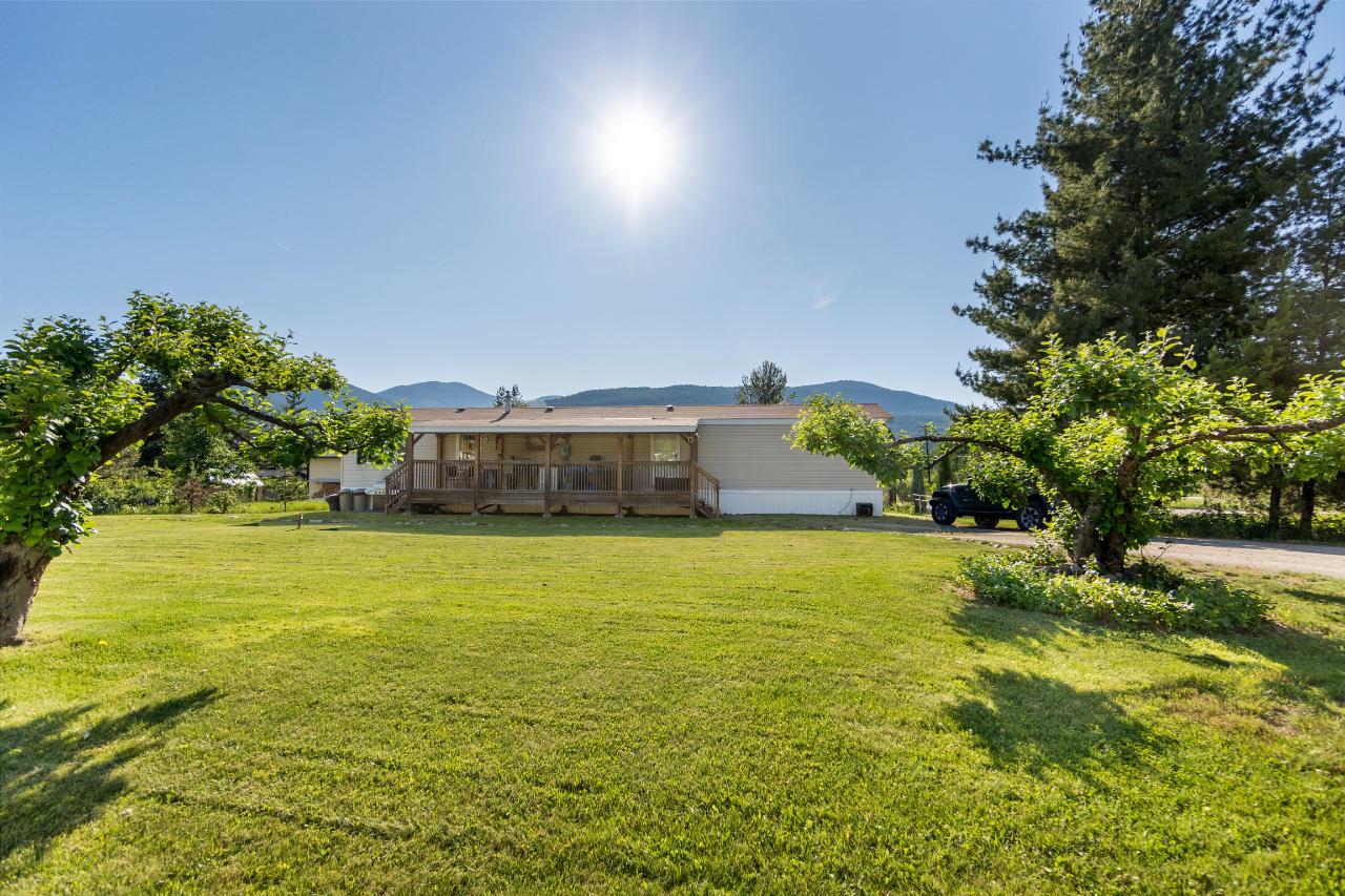 976 Waterloo Road, Castlegar, British Columbia  V1N 4M3 - Photo 5 - 2477687