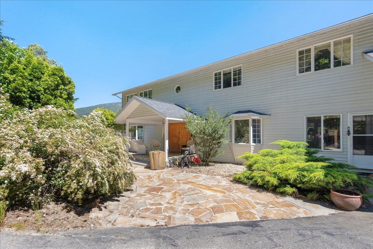 1090 Highway 3a, Nelson, British Columbia  V1L 6J5 - Photo 1 - 2477697