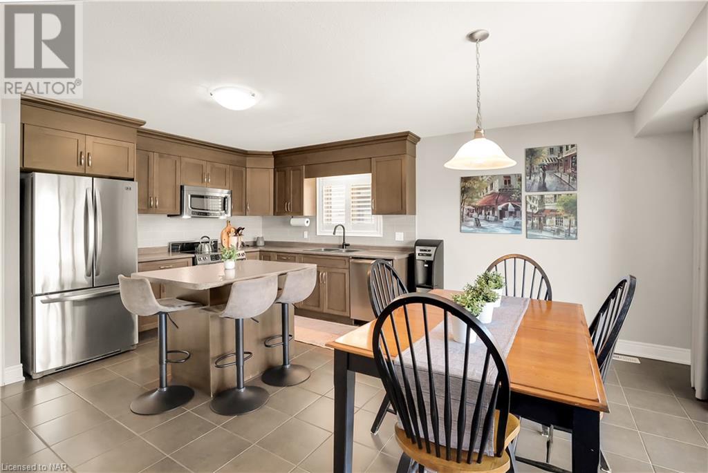 36 Silverwood Avenue Avenue, Welland, Ontario  L3C 0C3 - Photo 12 - 40603027