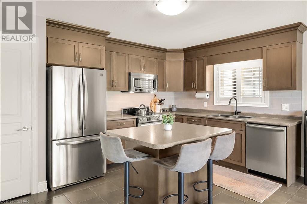 36 Silverwood Avenue Avenue, Welland, Ontario  L3C 0C3 - Photo 13 - 40603027