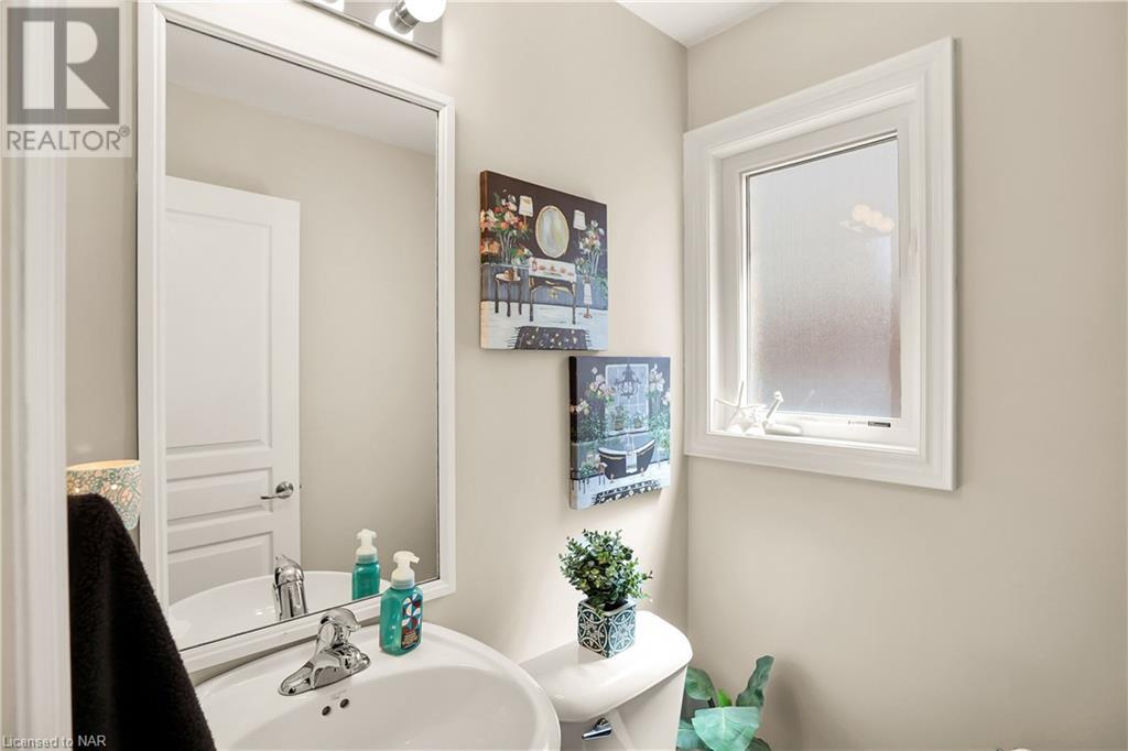 36 Silverwood Avenue Avenue, Welland, Ontario  L3C 0C3 - Photo 6 - 40603027