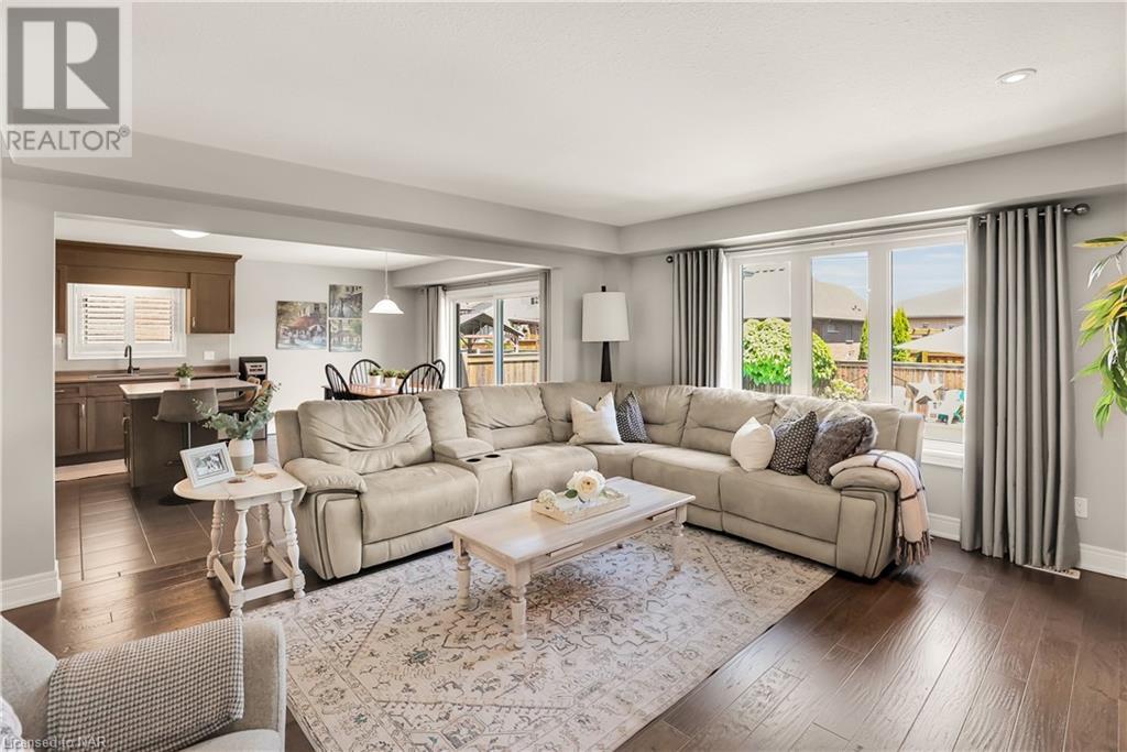 36 Silverwood Avenue Avenue, Welland, Ontario  L3C 0C3 - Photo 8 - 40603027