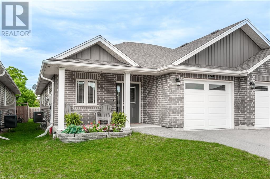 62 Clayton Street, Mitchell, Ontario N0K 1N0 (27042046) Coldwell