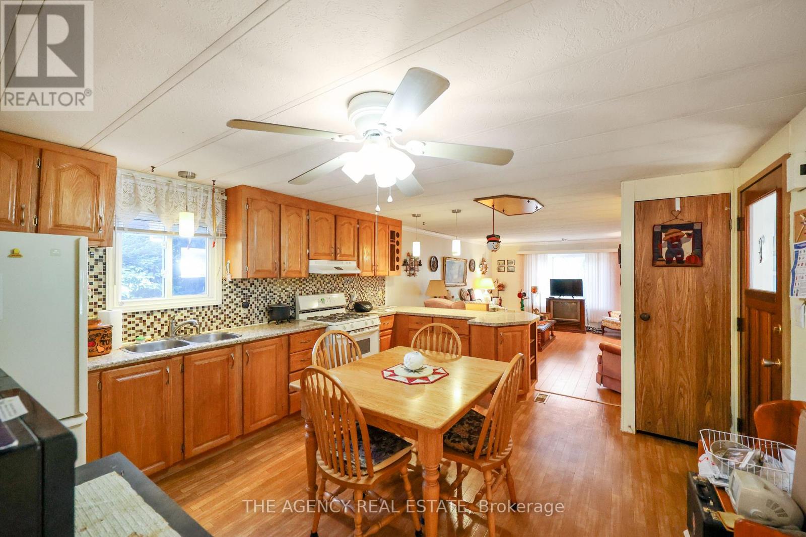 4 - 9839 Lakeshore Road, Lambton Shores, Ontario  N0M 1T0 - Photo 12 - X8441300