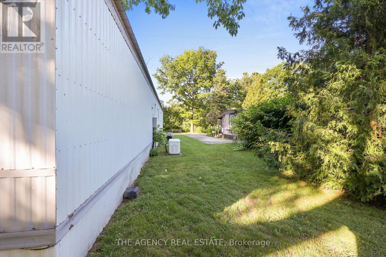 4 - 9839 Lakeshore Road, Lambton Shores, Ontario  N0M 1T0 - Photo 4 - X8441300